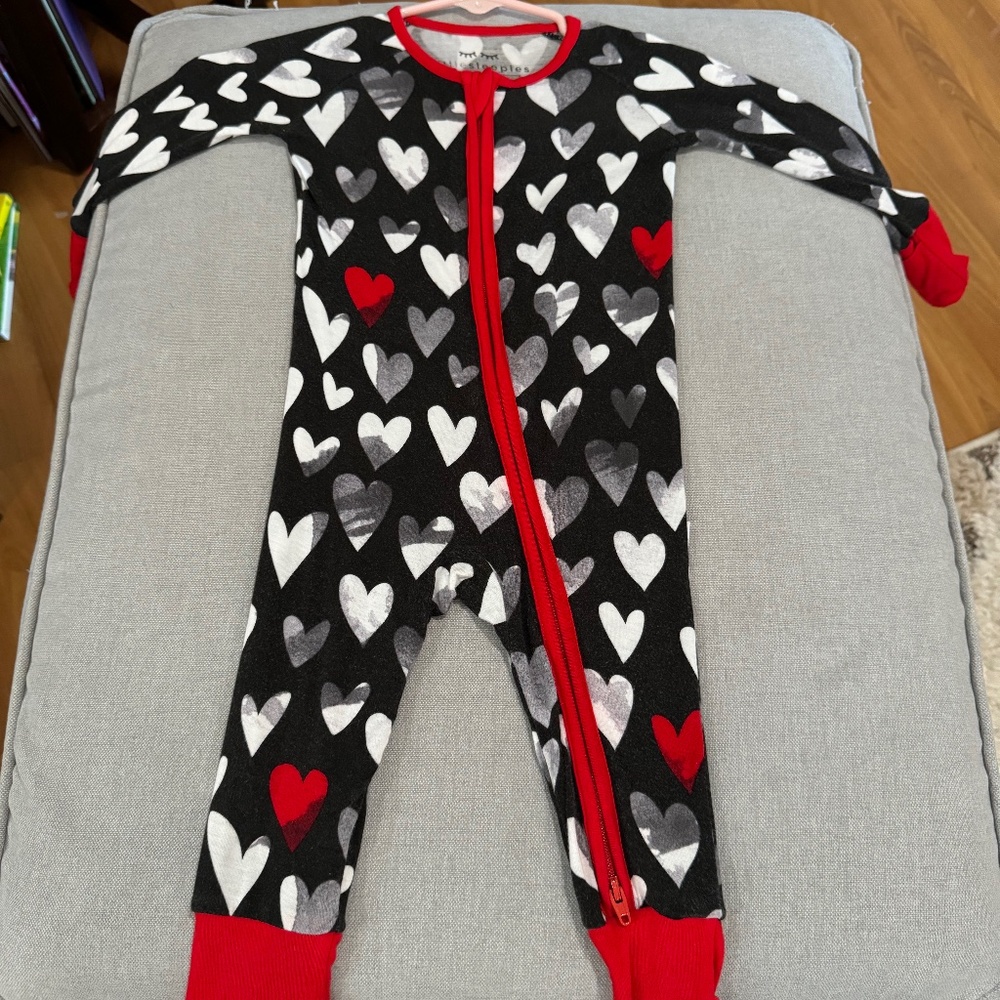 HTF Black Valentine Little Sleepies Zippy 3-6mo